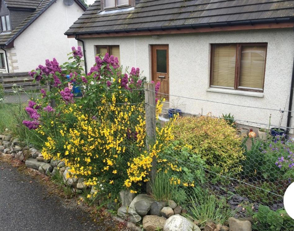 9 Kirk Road Cromdale Exterior photo